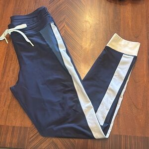 The upside navy blue stripped 7/8 length legging size 8 medium